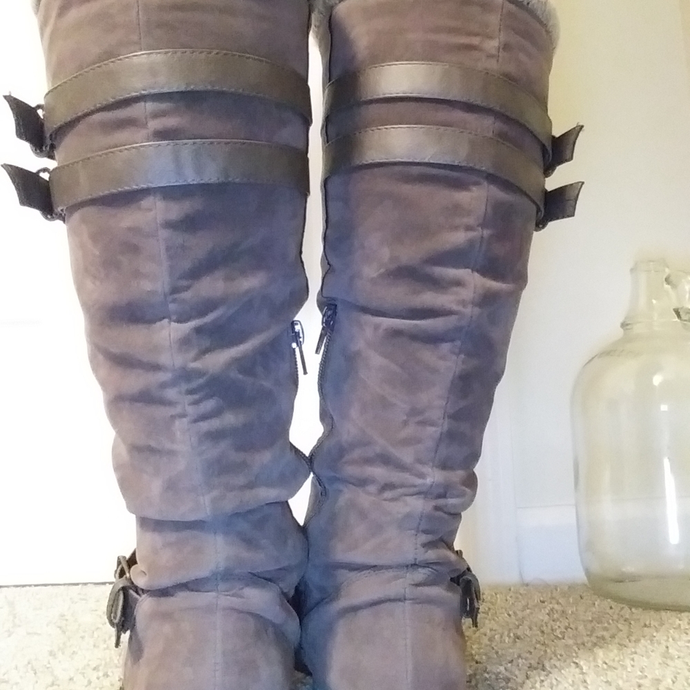 Boots - Picture 4 of 6